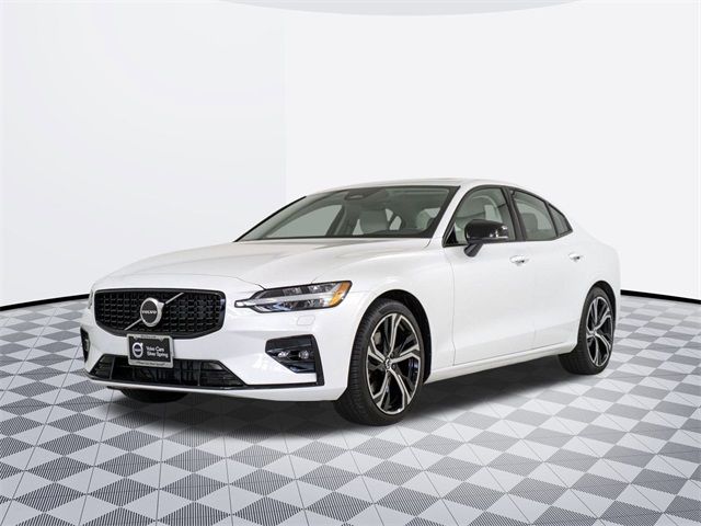 2024 Volvo S60 Core Dark Theme