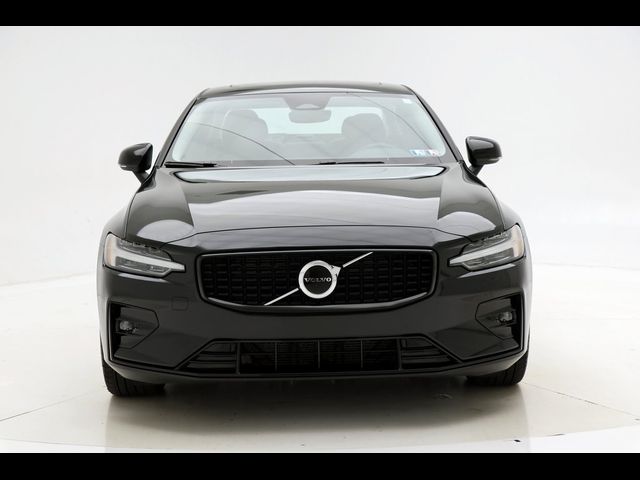 2024 Volvo S60 Core Dark Theme