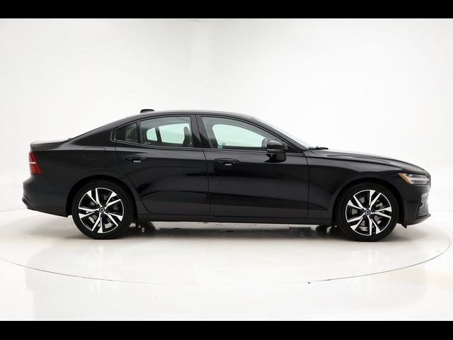 2024 Volvo S60 Core Dark Theme