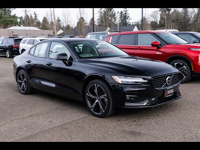 2024 Volvo S60 Core Dark Theme