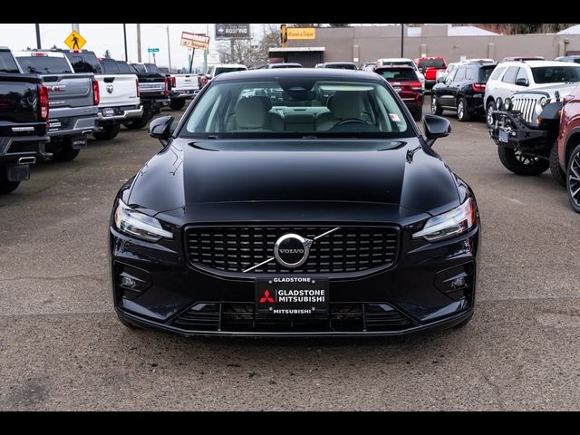 2024 Volvo S60 Core Dark Theme