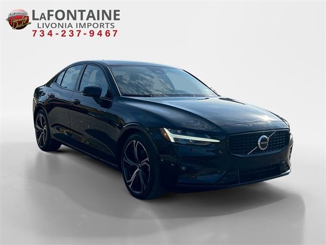 2024 Volvo S60 Core Dark Theme