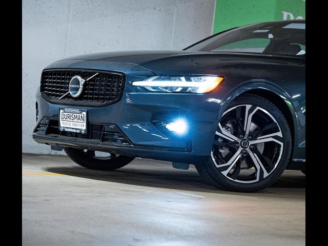 2024 Volvo S60 Core Dark Theme