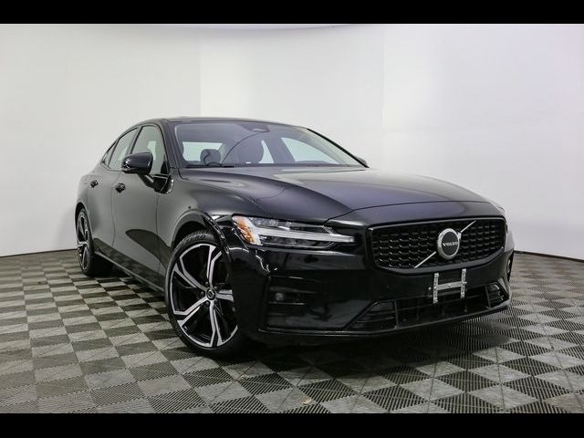 2024 Volvo S60 Core Dark Theme