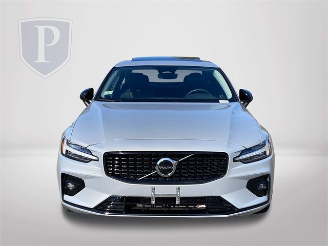 2024 Volvo S60 Core Dark Theme