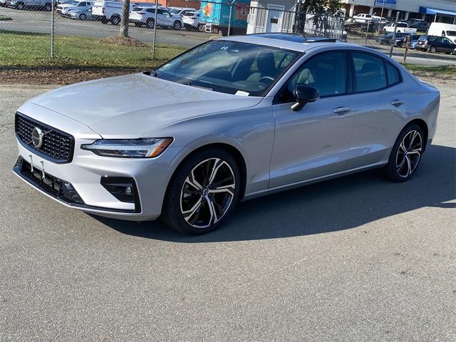 2024 Volvo S60 Core Dark Theme