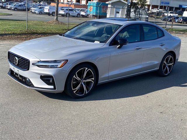 2024 Volvo S60 Core Dark Theme