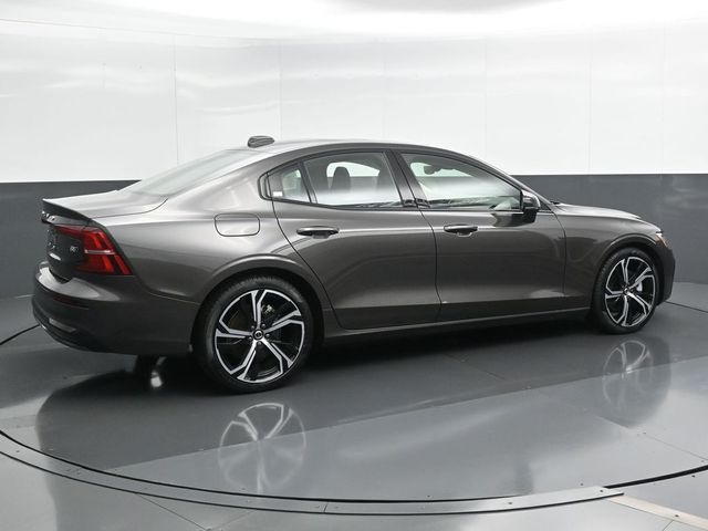 2024 Volvo S60 Core Dark Theme