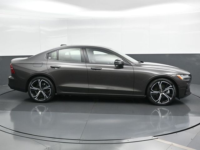 2024 Volvo S60 Core Dark Theme