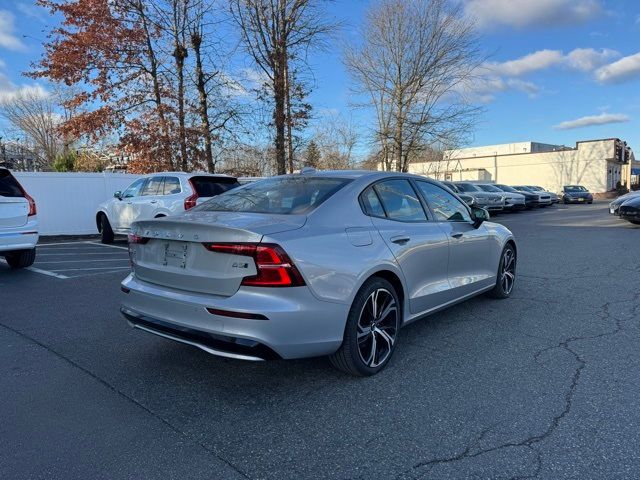 2024 Volvo S60 Core Dark Theme