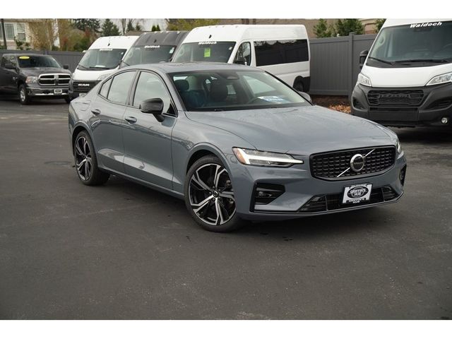 2024 Volvo S60 Core Dark Theme