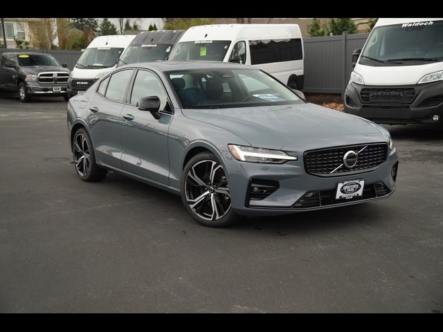 2024 Volvo S60 Core Dark Theme