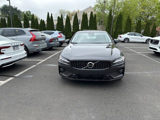 2024 Volvo S60 Core Dark Theme