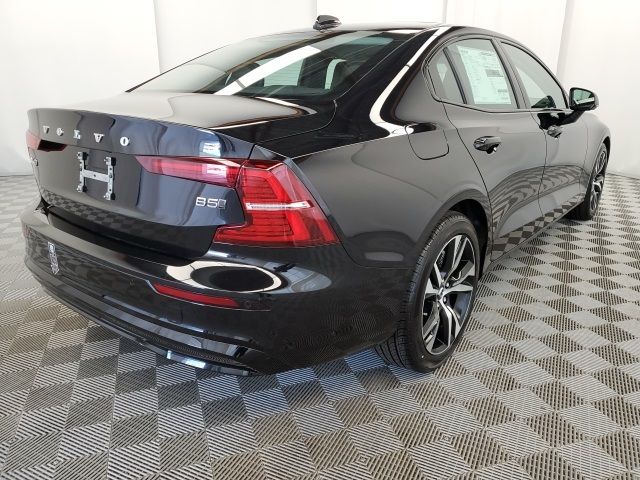 2024 Volvo S60 Core Dark Theme