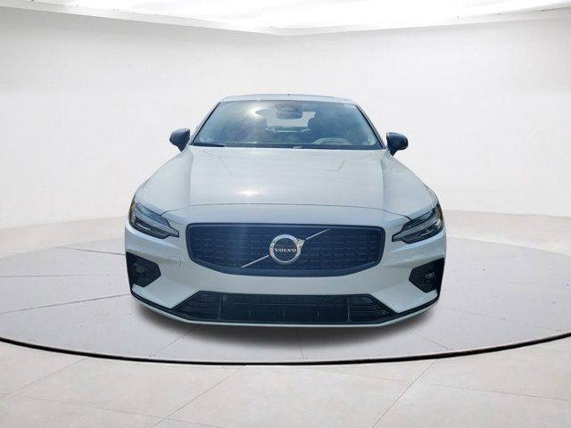 2024 Volvo S60 Core Dark Theme