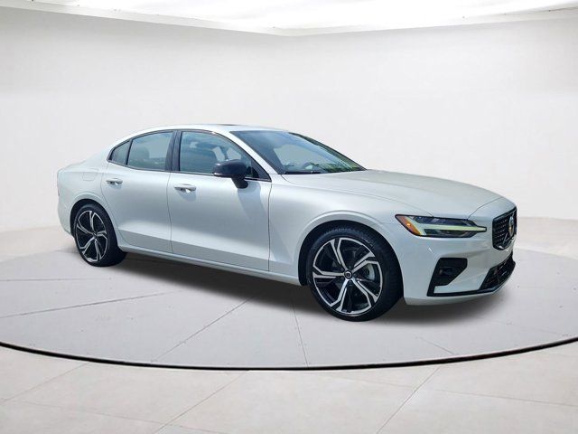2024 Volvo S60 Core Dark Theme