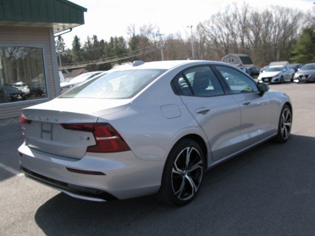 2024 Volvo S60 Core Dark Theme