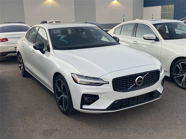 2024 Volvo S60 Core Dark Theme