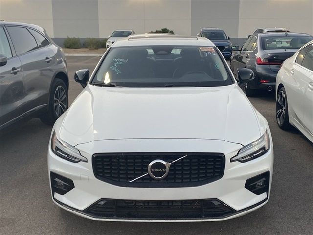 2024 Volvo S60 Core Dark Theme