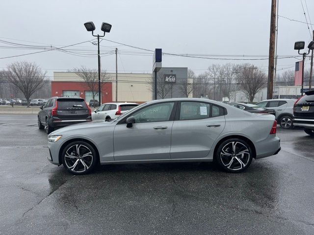 2024 Volvo S60 Core Dark Theme