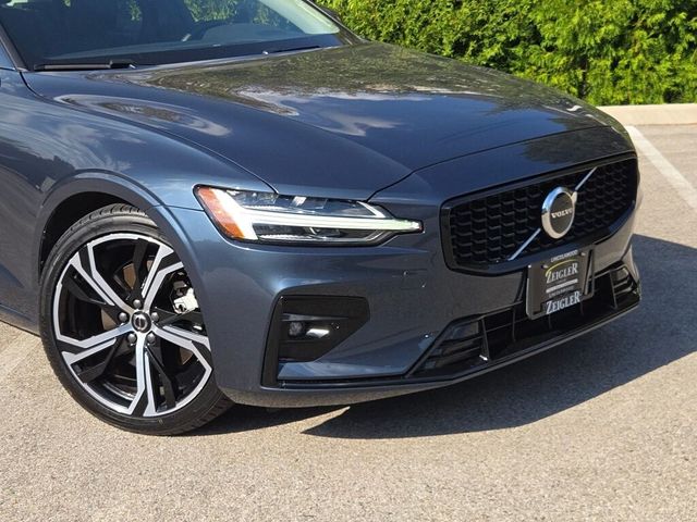 2024 Volvo S60 Core Dark Theme