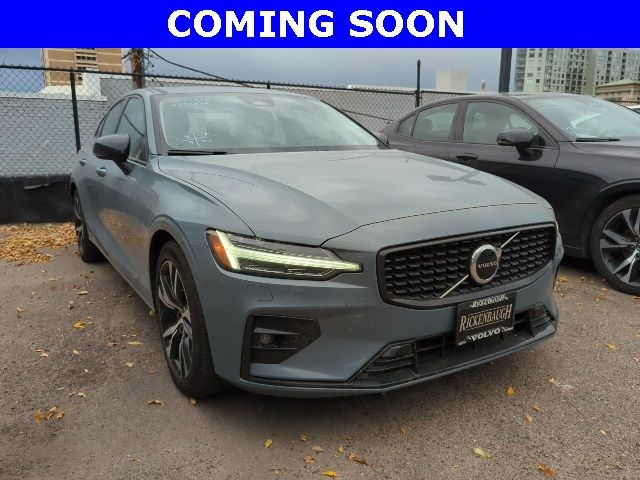 2024 Volvo S60 Core Dark Theme