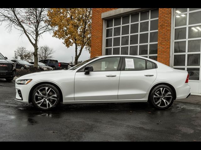 2024 Volvo S60 Core Dark Theme