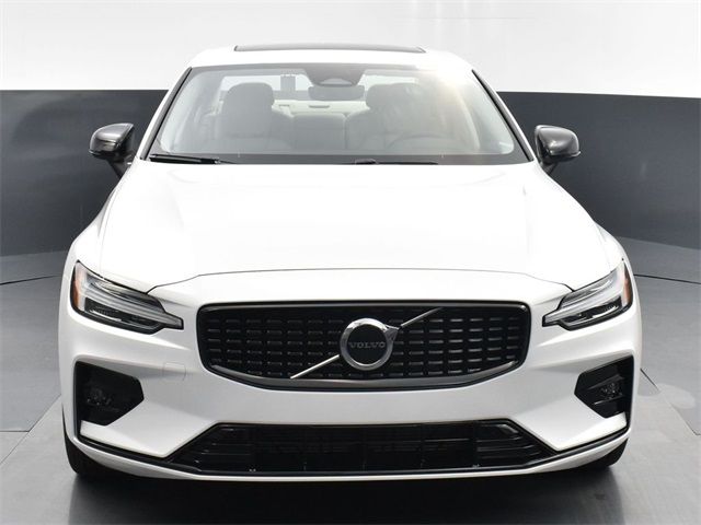 2024 Volvo S60 Core Dark Theme