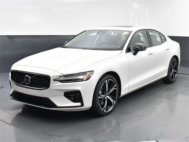 2024 Volvo S60 Core Dark Theme