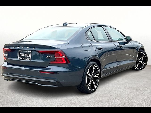 2024 Volvo S60 Core Dark Theme