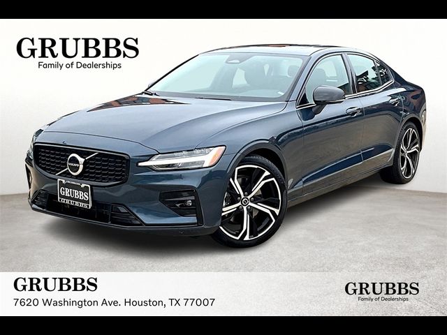 2024 Volvo S60 Core Dark Theme