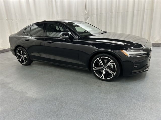 2024 Volvo S60 Core Dark Theme