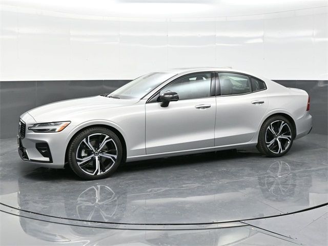 2024 Volvo S60 Core Dark Theme