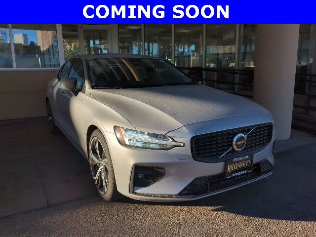 2024 Volvo S60 Core Dark Theme