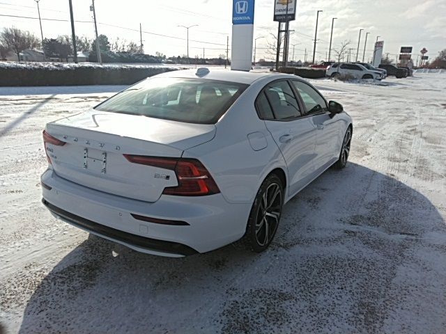 2024 Volvo S60 Core Dark Theme