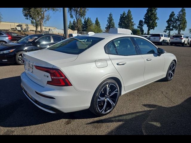 2024 Volvo S60 Core Dark Theme