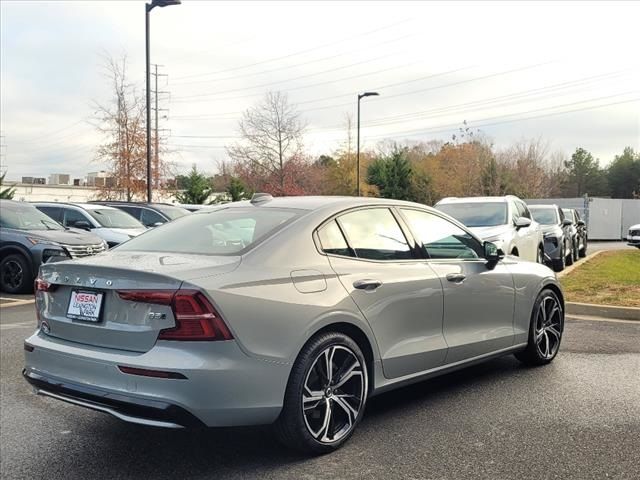 2024 Volvo S60 Core Dark Theme