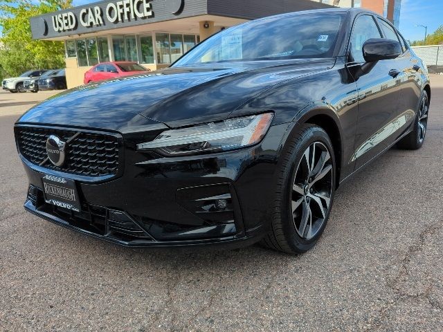 2024 Volvo S60 Core Dark Theme