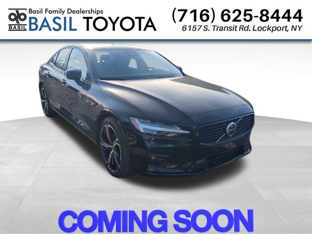 2024 Volvo S60 Core Dark Theme