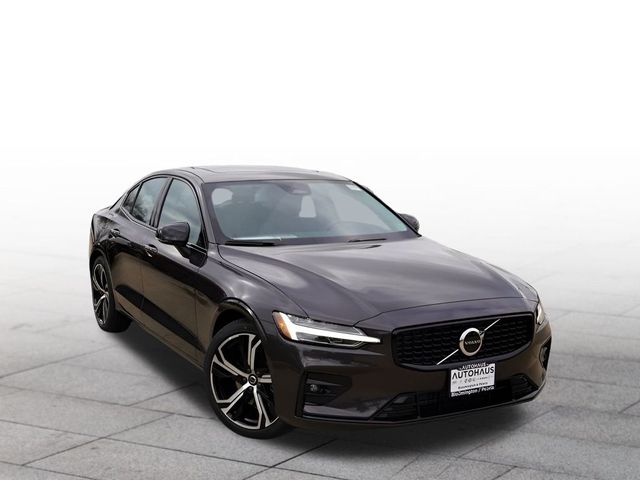 2024 Volvo S60 Core Dark Theme