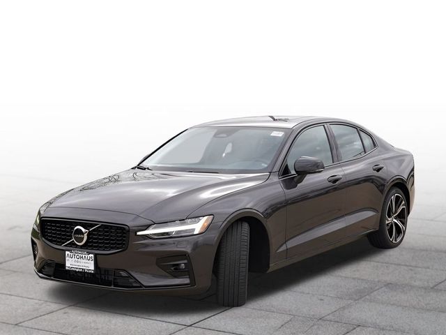 2024 Volvo S60 Core Dark Theme