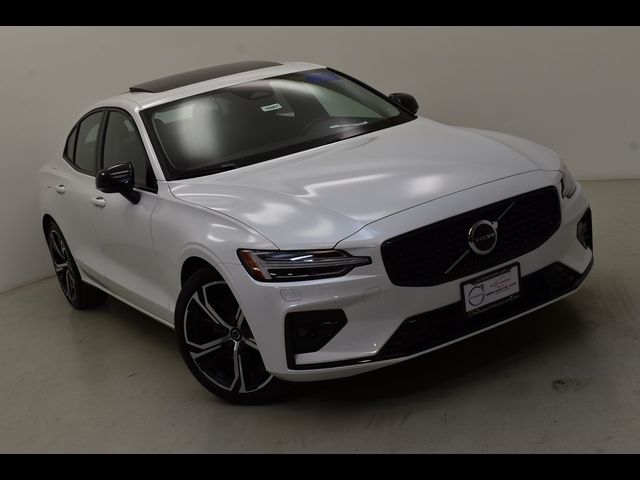 2024 Volvo S60 Core Dark Theme