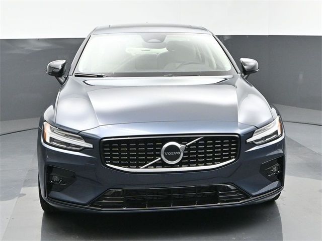 2024 Volvo S60 Core Dark Theme