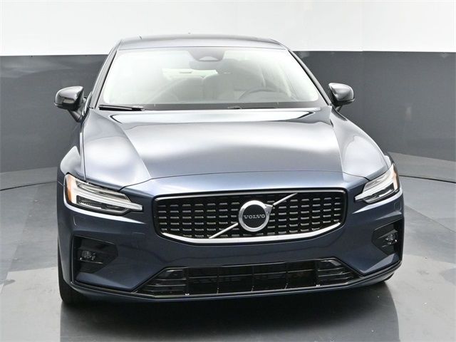 2024 Volvo S60 Core Dark Theme