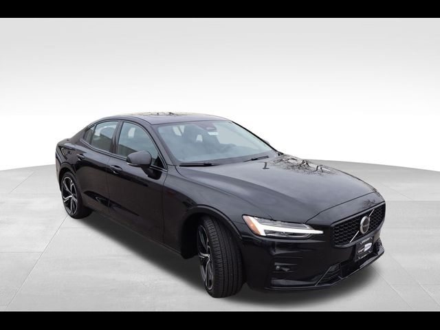 2024 Volvo S60 Core Dark Theme