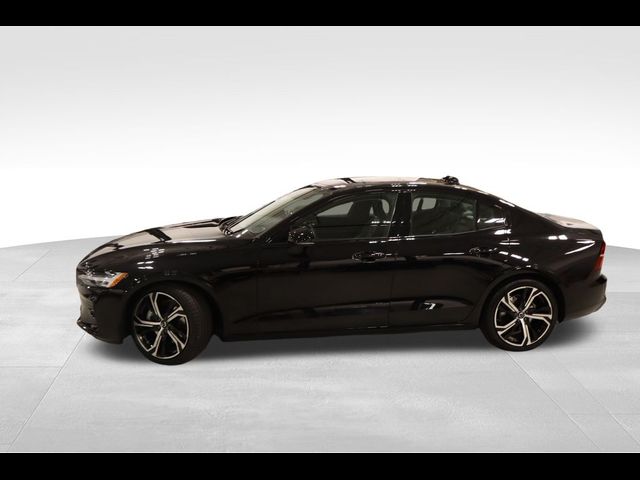 2024 Volvo S60 Core Dark Theme