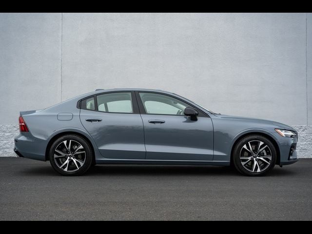 2024 Volvo S60 Core Dark Theme