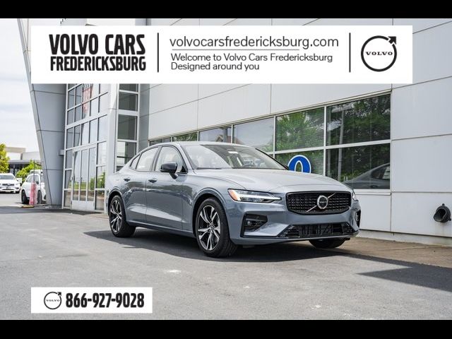 2024 Volvo S60 Core Dark Theme