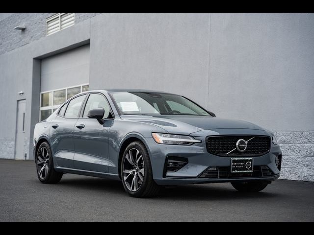 2024 Volvo S60 Core Dark Theme