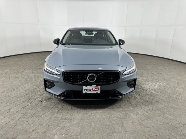 2024 Volvo S60 Core Dark Theme